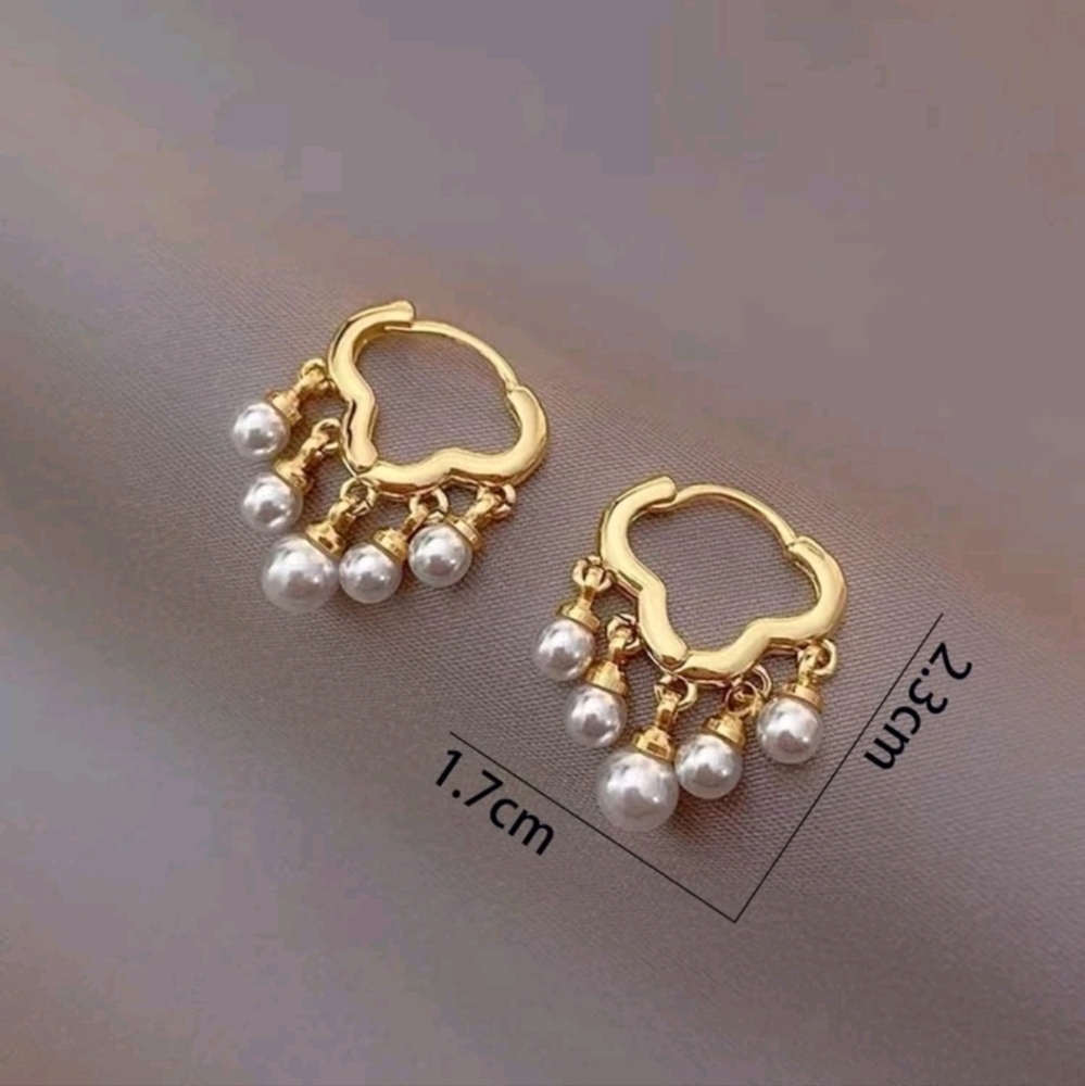 Gold pearl cloud earrings - Picture 4 of 4